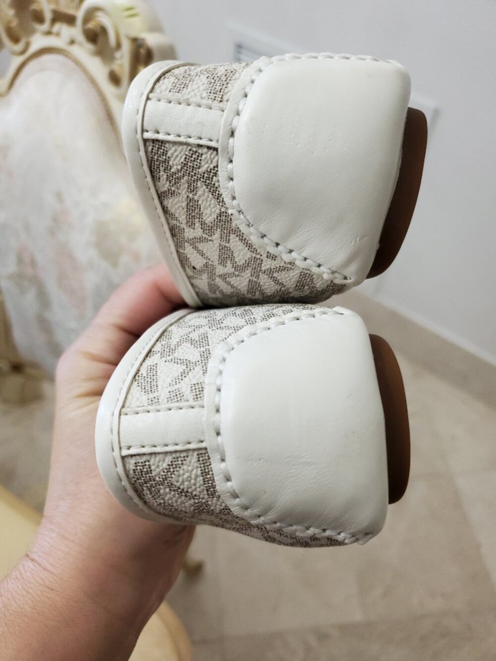 Michael Kors Lillie Moccasin Flat Shoes MK Signature Vanilla Gold Logo Size 10 - Picture 7 of 11